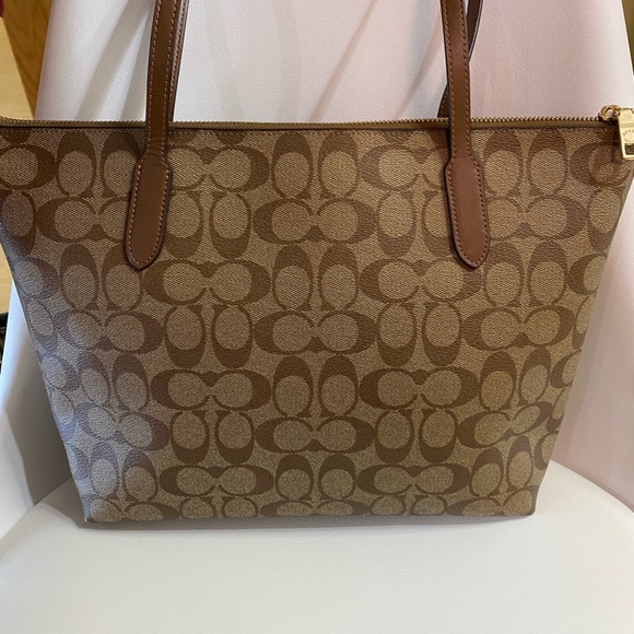 COACH Signature Canvas Zip Top Tote. In excellent condition! - Picture 6 of 9
